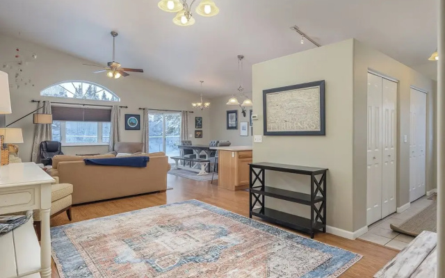 2BR Home w/ Fireplace, Streaming, Dogs Allowed