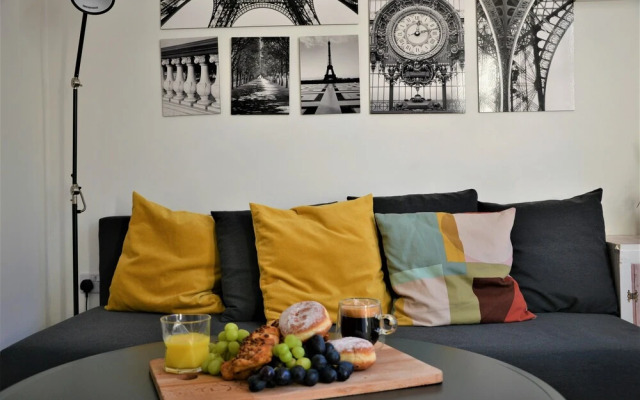 Entire Lovely Modern House - Business - Holidays