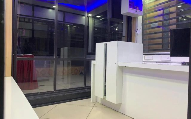 Hotel Mansarovar Luxury Business Hotel