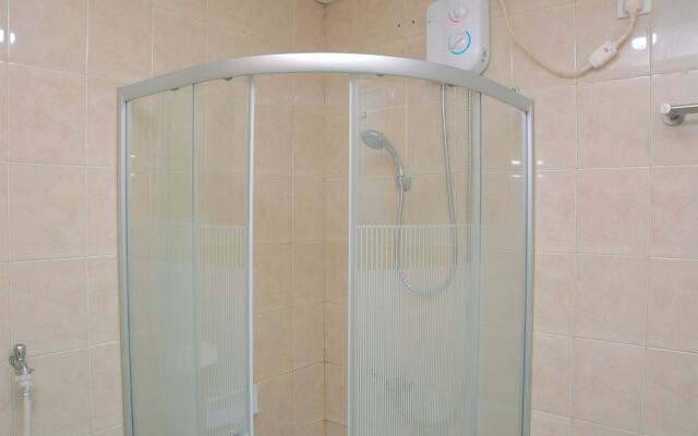 Cozy Living Studio at Cosmo Terrace Apartment