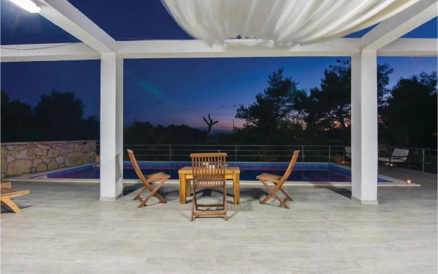 One-Bedroom Apartment in Vir