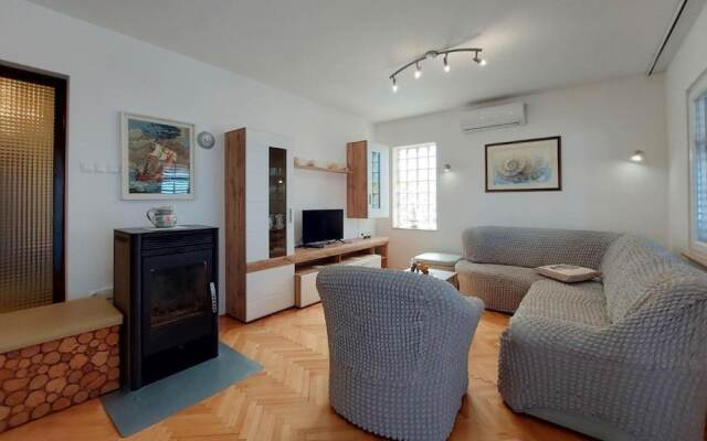 Fab - Spacious Terrace - A1
