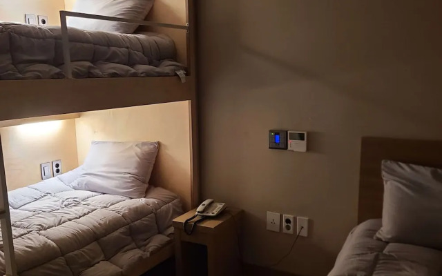 Nice Cat Hotel & Guest House