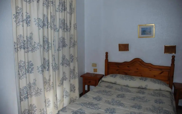 Hostal Versalles