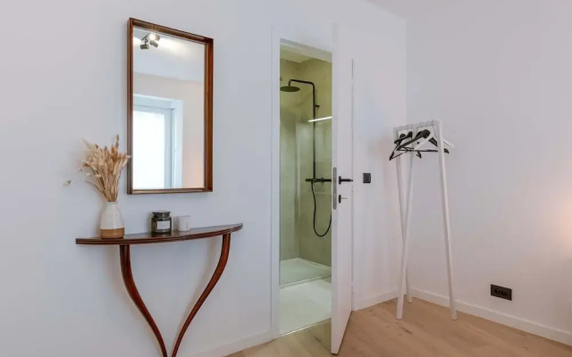 Modern 3-bedroom Apartment Family-friendly Touches