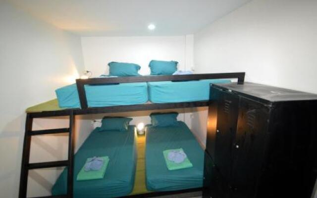 D D Inn Beach Hostel