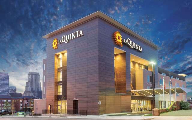 La Quinta Inn & Suites by Wyndham Memphis Downtown