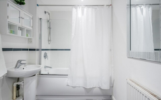 2br-sleeps4-parking-eastlondon