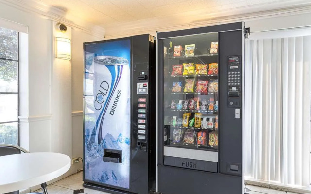 Motel 6 Dallas, TX - Market Center