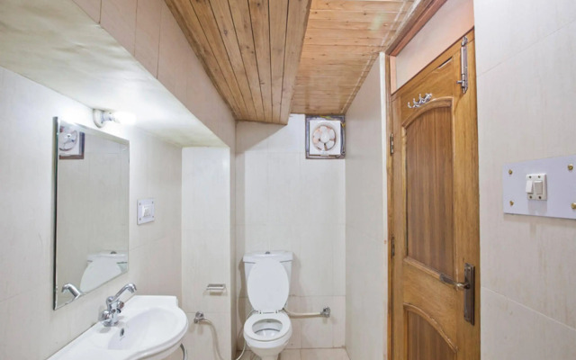 10692 Hotel Shubham