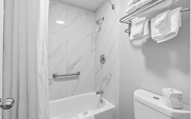 Super 8 by Wyndham Lantana West Palm Beach