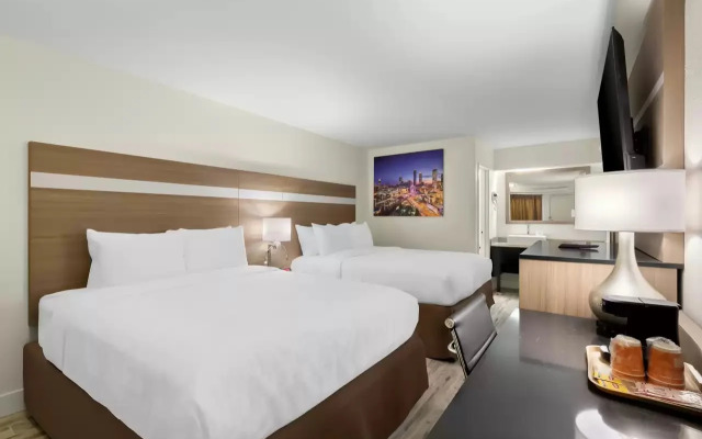 Clarion Pointe Kennesaw Town Center