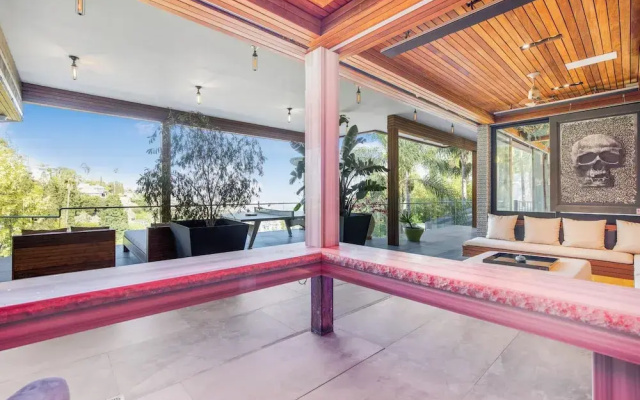 Villa Kaleida - Sleek Modern Sunset Villa With Eclectic Style & Infinity Pool