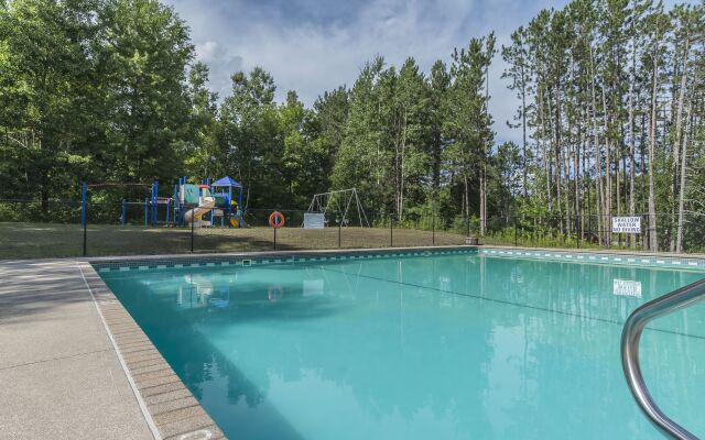 Jolly Roger Inn & Resort