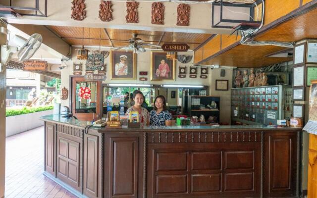 Collection O Khu Mueang near Tha Phae Gate (formerly Lai Thai Guesthouse)