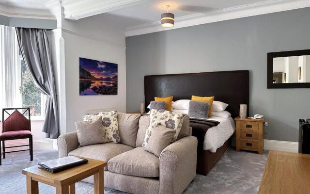 Craig-y-Dderwen Riverside Hotel