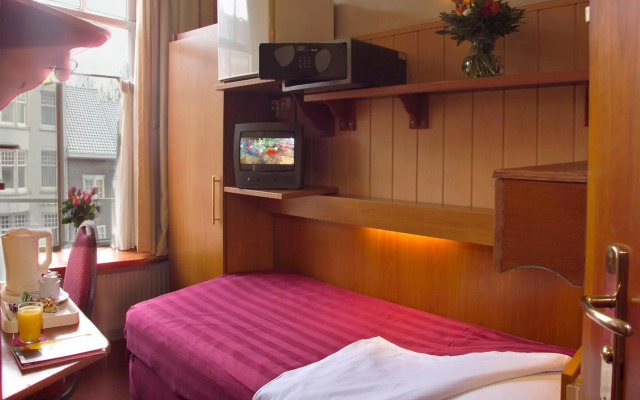 Nadia Hotel