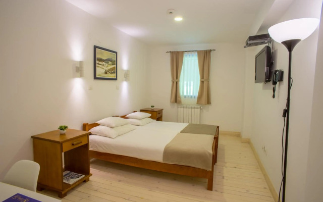 Polar Star Hotel