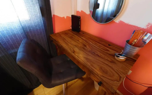 Room Emma,between bus and train station,Netflix,speed Wi-Fi