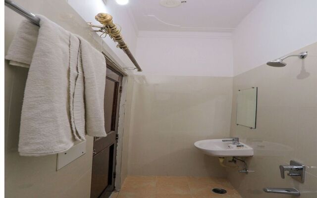 OYO 9971 Hotel Royal T