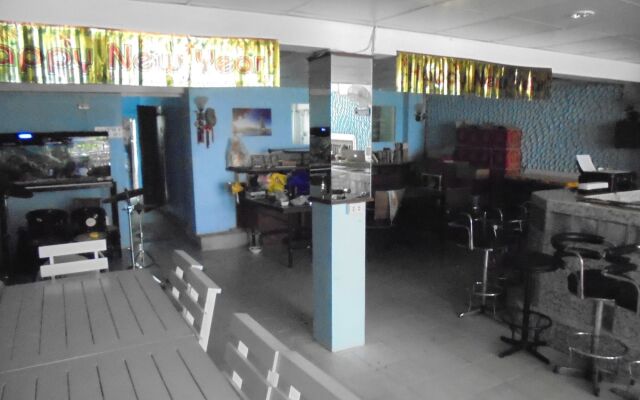 P.S. Guesthouse And Bar