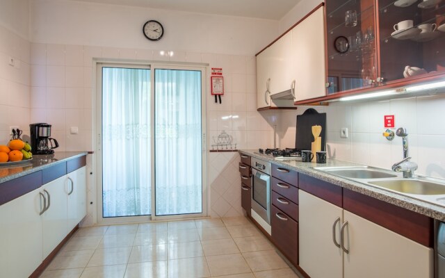 The Cliff Side Apartment by MHM