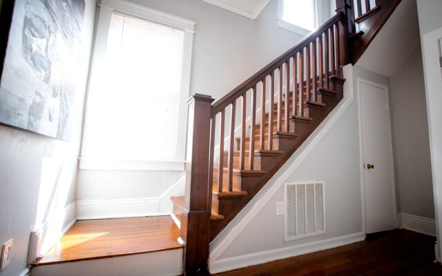Cozy 2 BR at Constance Street