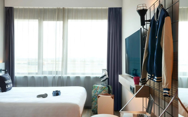 Moxy Amsterdam Schiphol Airport