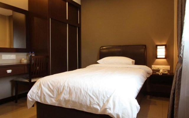 Capital O Rail Hotel