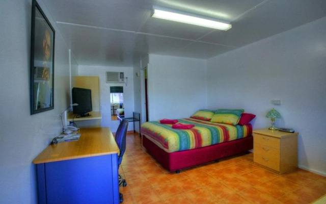 Halls Creek Motel
