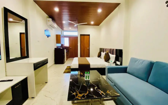 Stay 10 Parallel Apartment Hotel