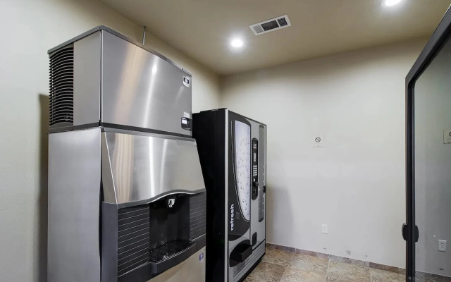 OYO Pinewood Inn & Suites Silsbee