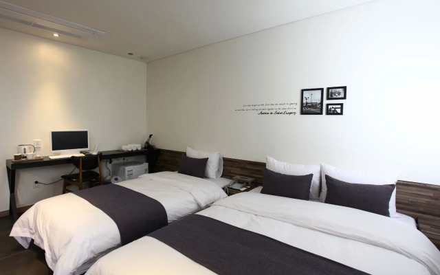 S& Hotel