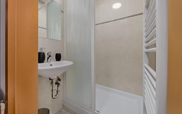 Four Seasons Apartment - FREE PARKING