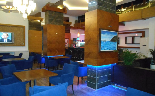Parador Beach Hotel