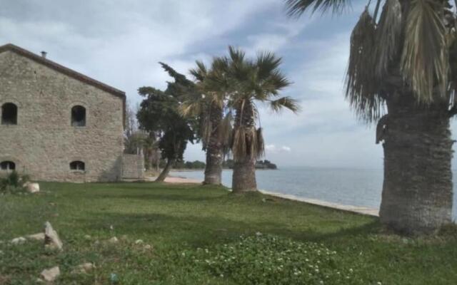Detached quiet villa 500m from sea