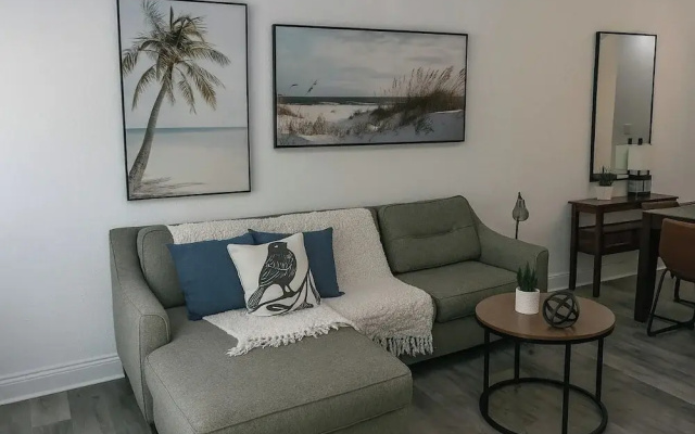 3BR Townhome w/ Pool & BBQ Near Disney