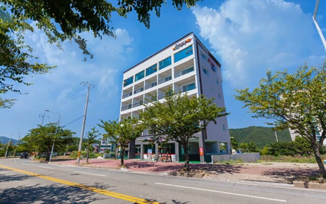 Yeosu Haetteurak Pension