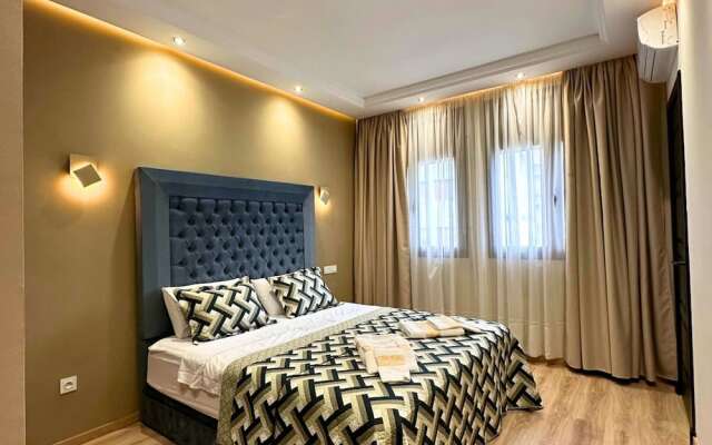 The Tropical Luxury 2BR City Centre Retreat