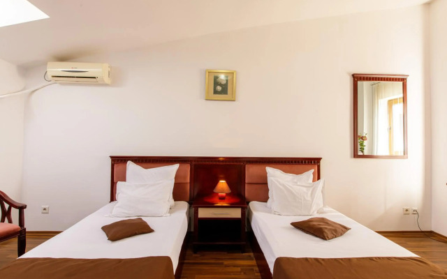 Lira Pacific Aparthotel