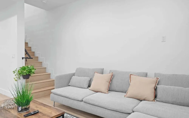 Not Affected by the Fire/modern 5BR Home With Full Amenities & Parking #2