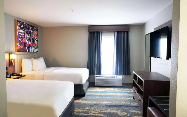 La Quinta Inn & Suites by Wyndham Memphis I-240