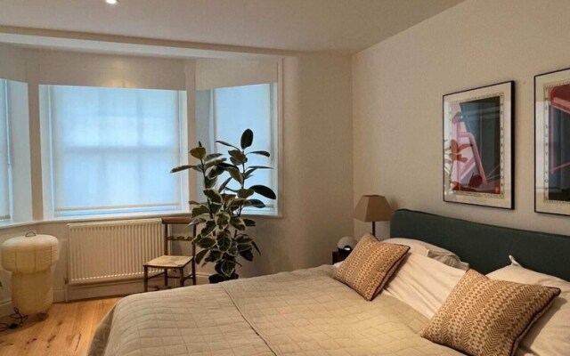 Spacious and Bright 1 Bedroom Flat in Notting Hill