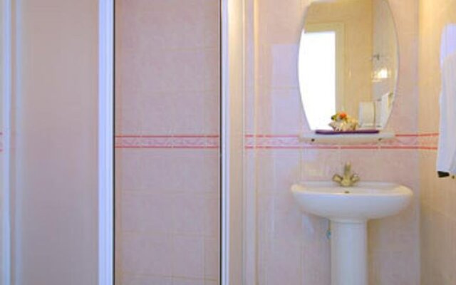 Yuva Hotel
