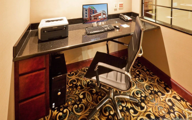 Holiday Inn Express & Suites Oklahoma City West-Yukon by IHG