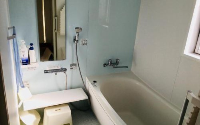 Tama – Bathroom – Onna