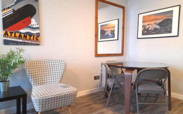 Excellent Location -Central Belfast - Parking - 4 Beds