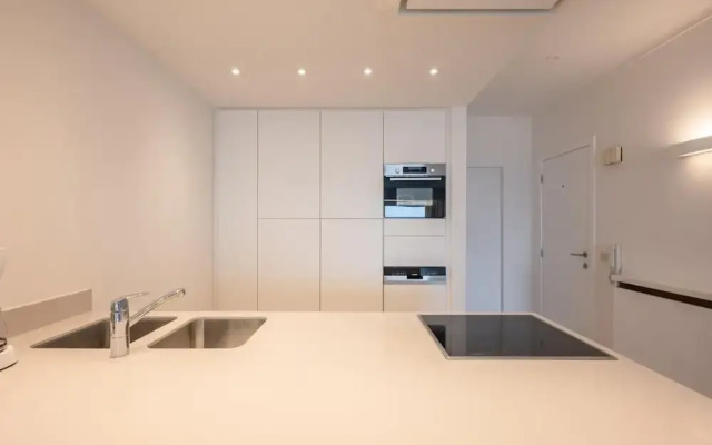 Spacious Seaside Apartment