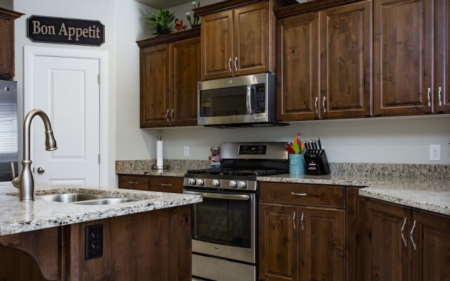 Desert Sunstone 3 Bedroom Apts