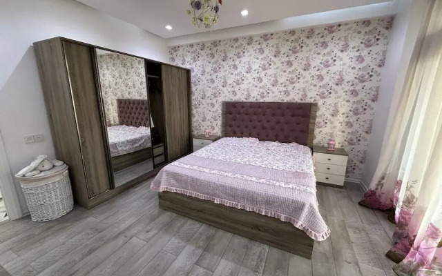 Charming 2-bed Apartment in Baku City Center